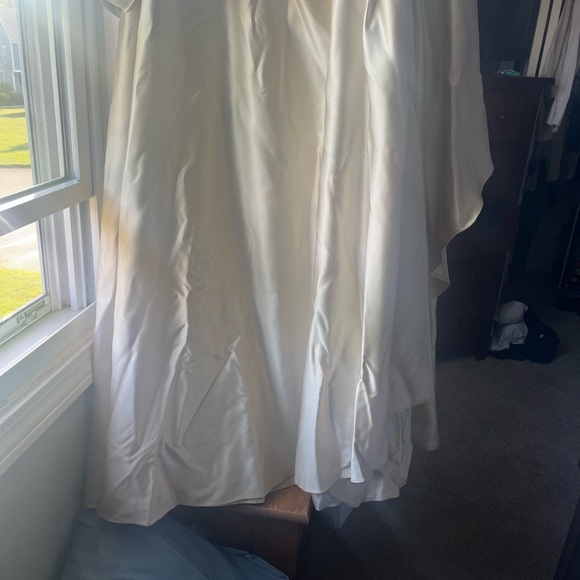 Ivory wedding dress. - Picture 6 of 8